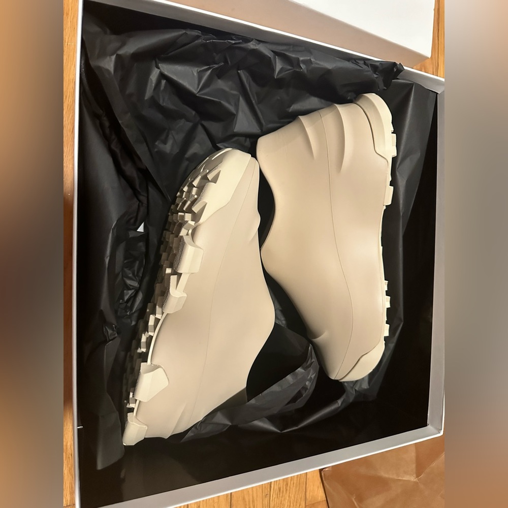 Givenchy Monumental Mallow Sand | Mens 41